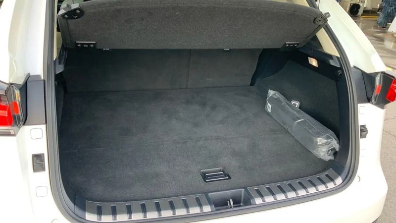 Lexus NX • 2018 • 82,052 km 3