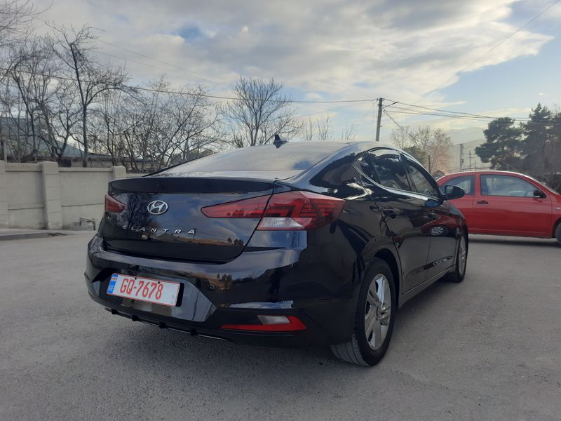 Hyundai Elantra • 2018 • 55,000 mi 8