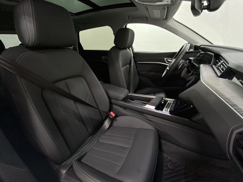 Audi e-tron • 2021 • 1,287 km 6