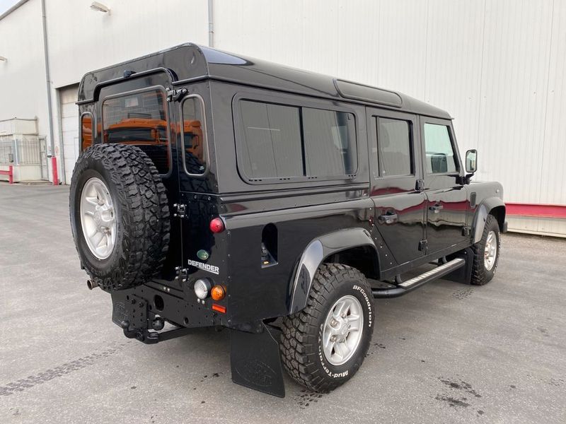 Land Rover Defender • 2009 • 86,700 km 4
