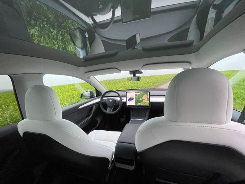 Tesla Model Y • 2021 • 18,730 km 4