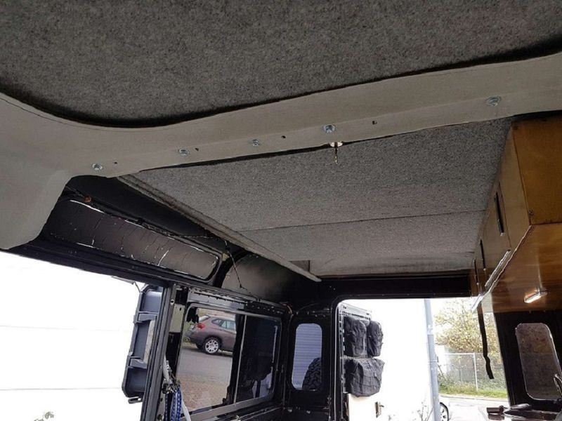 Land Rover Defender • 2007 • 209,000 km 2