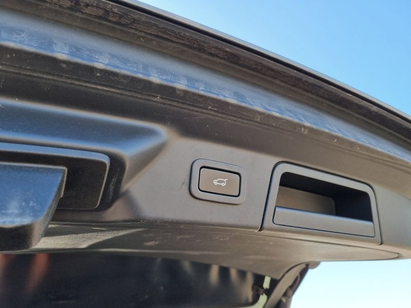 Land Rover Range Rover Velar • 2019 • 133,000 km 3