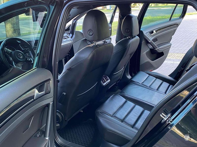 Volkswagen Golf • 2014 • 179,000 km 4