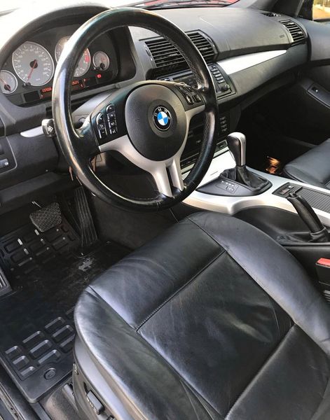 BMW X5 • 2002 • 159,999 km 2