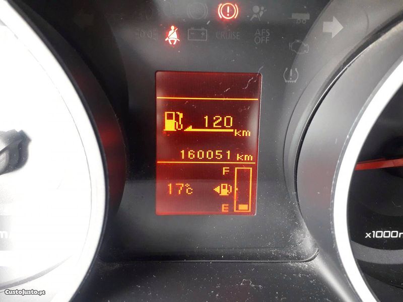 Mitsubishi Outlander • 2009 • 180,000 km 4