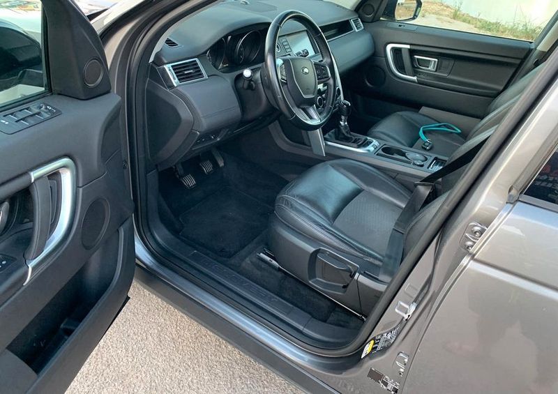 Land Rover Discovery • 2016 • 190,000 km 4