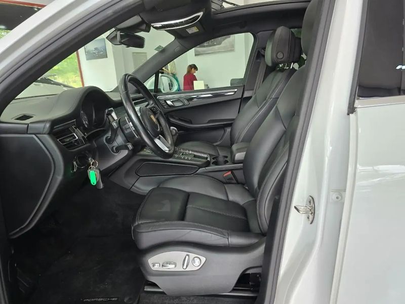 Porsche Macan • 2019 • 95,581 km 4