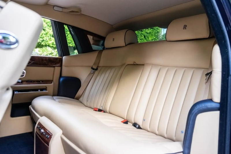 Rolls-Royce Phantom • 2011 • 75,000 km 10