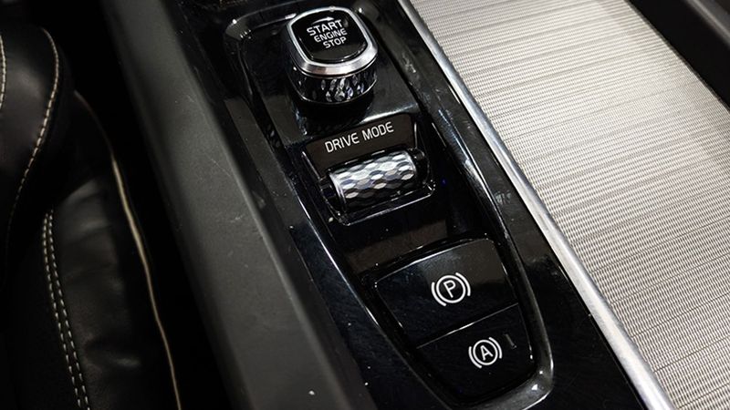 Volvo XC60 • 2018 • 77,477 km 30