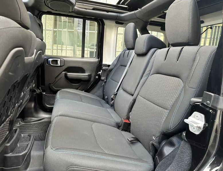 Jeep Wrangler • 2022 • 52,100 km 11