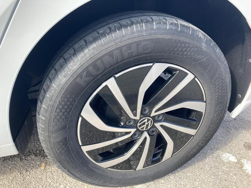 Volkswagen Polo • 2022 • 24,689 km 12