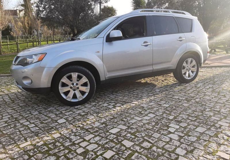 Mitsubishi Outlander • 2009 • 180,000 km 3