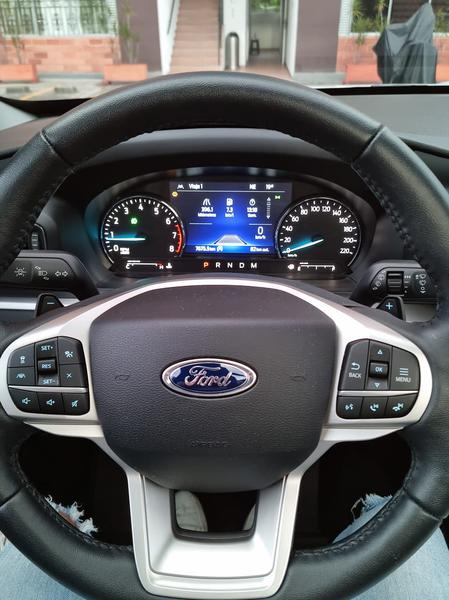 Ford Explorer • 2020 • 7,700 km 3