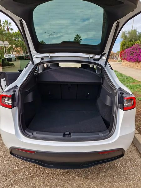 Tesla Model Y • 2022 • 16,087 km 5