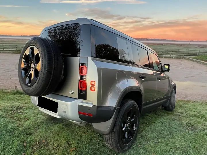 Land Rover Defender • 2022 • 7,000 km 9