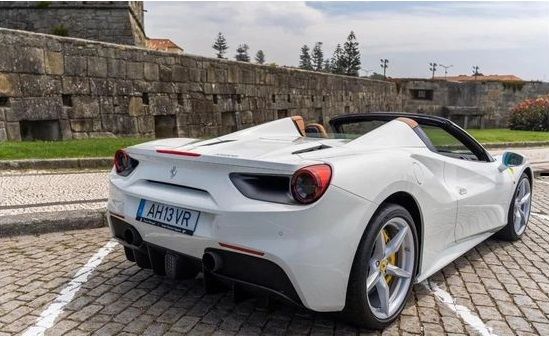 Ferrari 488 Spider • 2018 • 10,500 km 5
