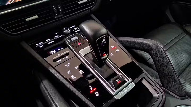 Porsche Cayenne • 2018 • 88,242 km 11