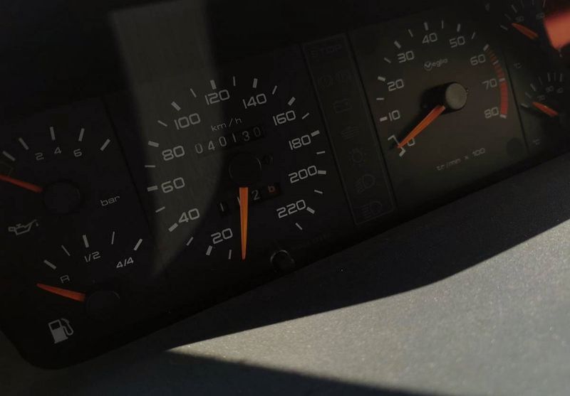 Peugeot 205 • 1988 • 40,140 km 3