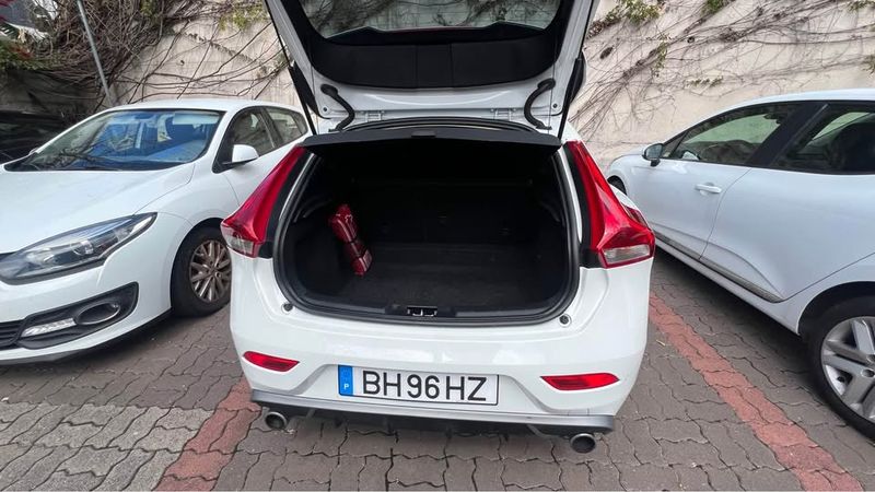 Volvo V40 • 2014 • 114,000 km 5