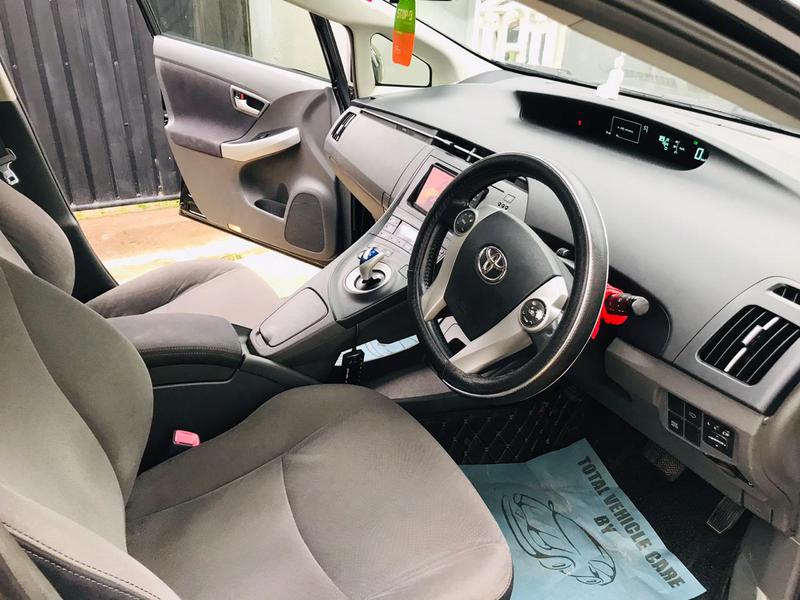 Toyota Prius • 2011 • 93,000 km 2