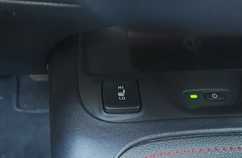 Toyota Corolla • 2024 • 29,800 km 8