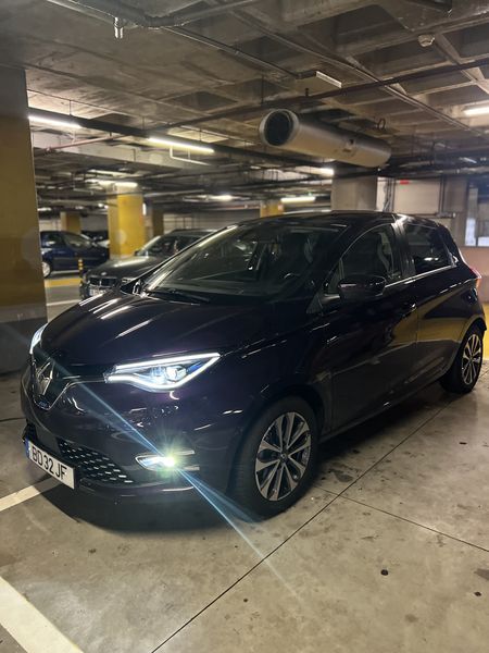 Renault Zoé • 2021 • 18,000 km 10