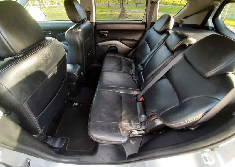Mitsubishi Outlander • 2009 • 180,000 km 4