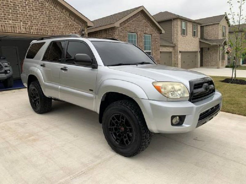 Toyota 4 Runner Limited • 2007 • 98,000 km 1