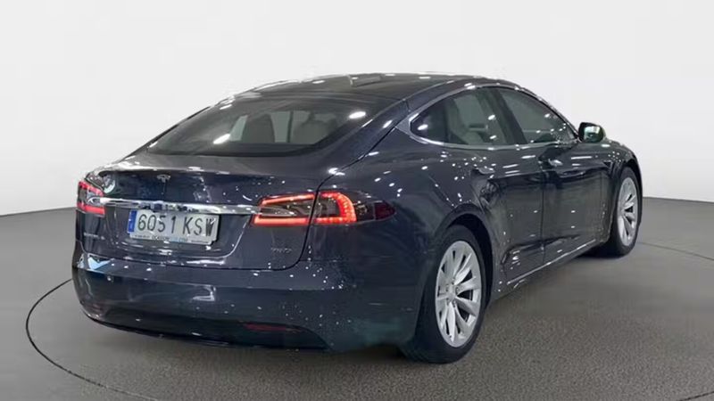 Tesla Model S • 2019 • 37,500 km 3
