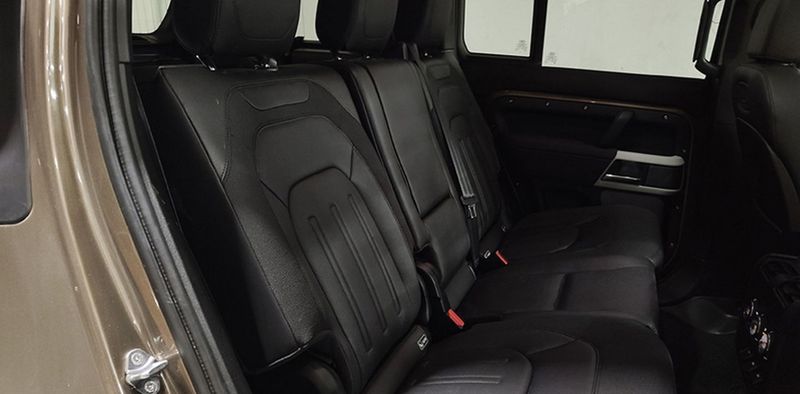 Land Rover Defender • 2020 • 83,500 km 11