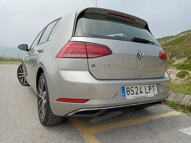 Volkswagen e-Golf • 2021 • 19,020 km 9