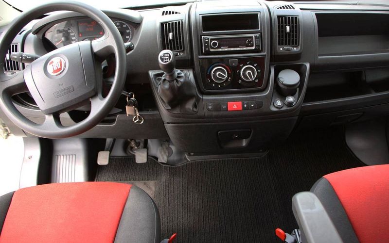 Aston Martin DBS Superleggera • 2018 • 30,000 km 2