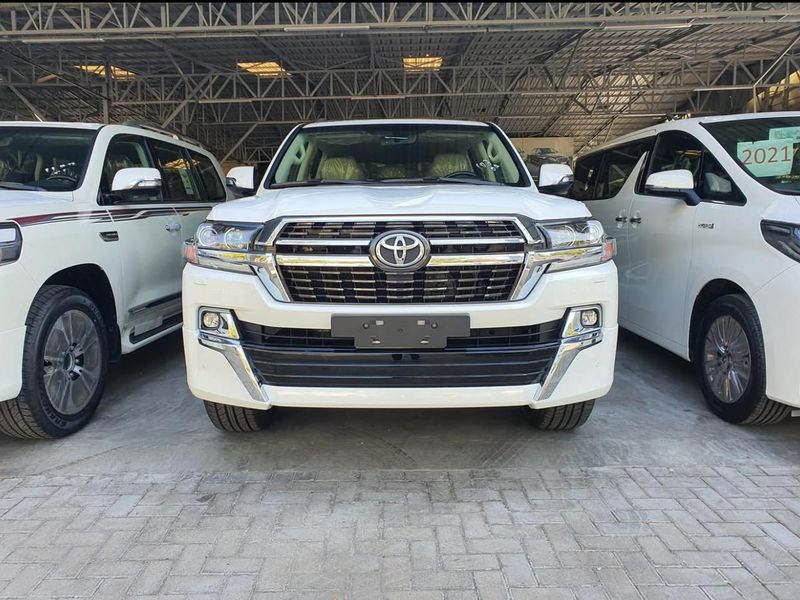 Toyota Land Cruiser • 2023 • 23,457 km 1