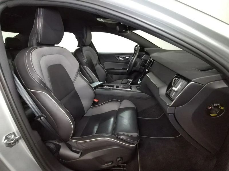 Volvo S60 • 2020 • 52,950 km 9