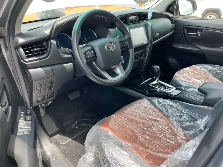 Toyota Fortuner • 2020 • 890 km 2