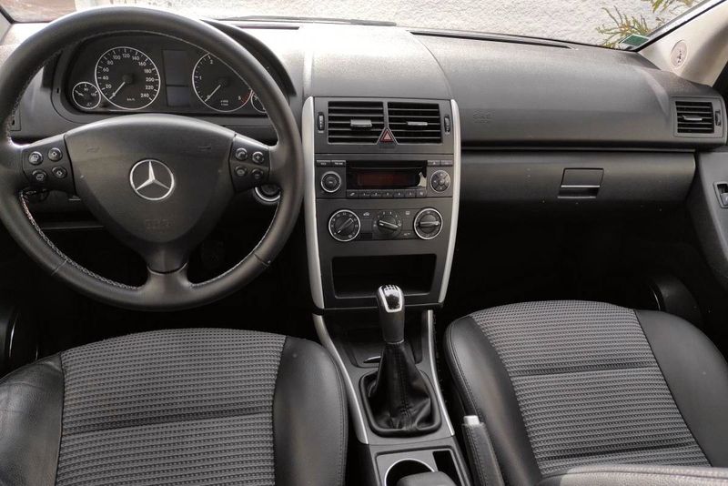 Mercedes-Benz 190 • 2006 • 149,999 km 3