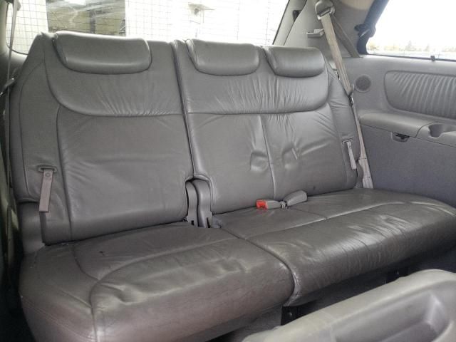 Toyota Sienna • 2004 • 33 km 7