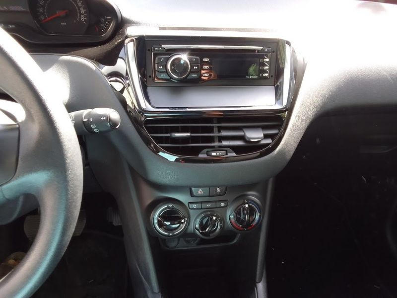 Peugeot 2008 • 2015 • 160,000 km 3