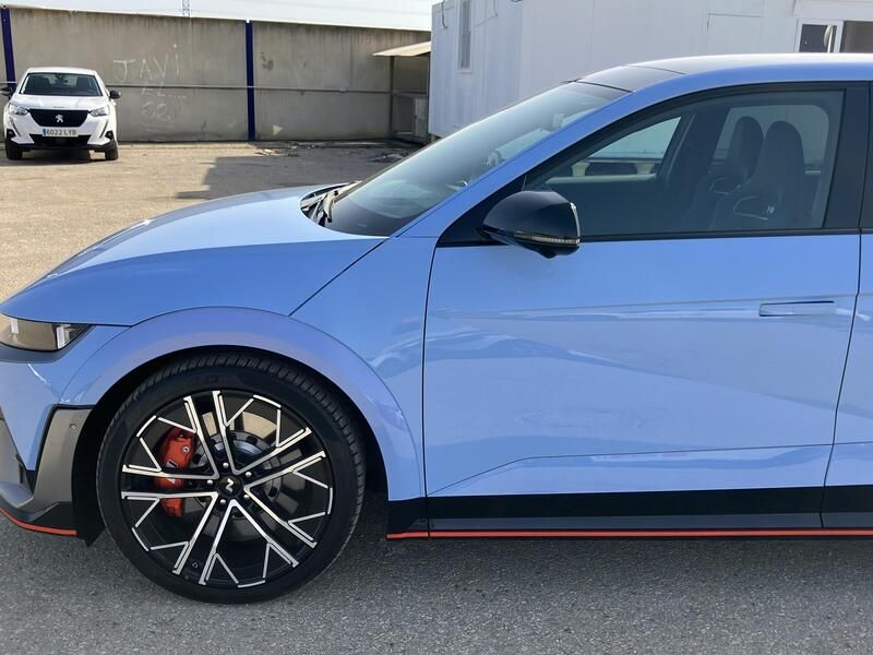 Hyundai Ioniq Electric • 2024 • 20,256 km 16