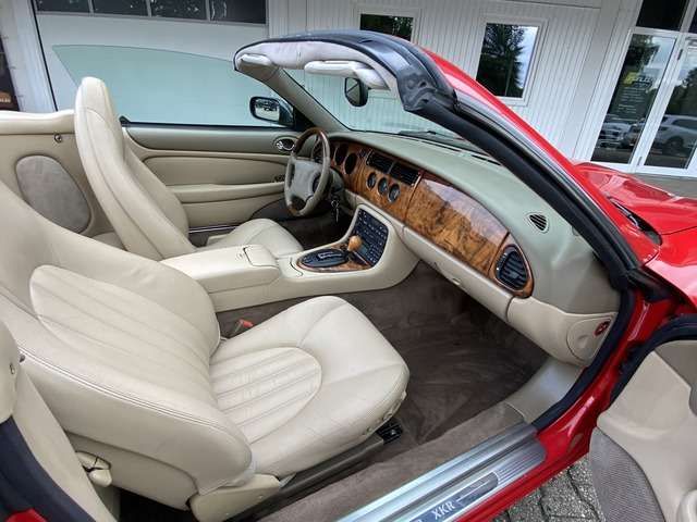 Jaguar XKR Convertible • 1998 • 122,174 km 10