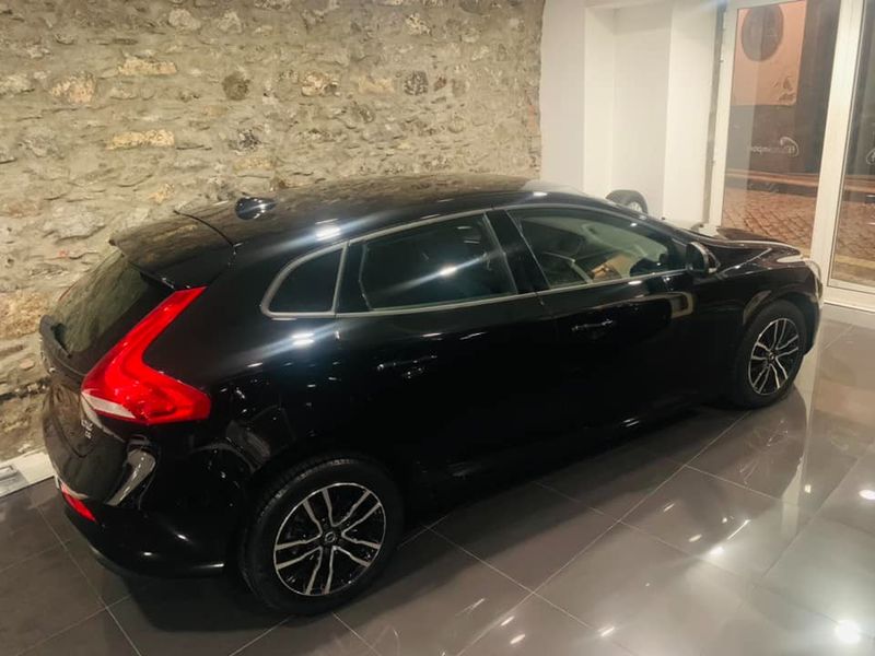Volvo V40 • 2018 • 39,000 km 4