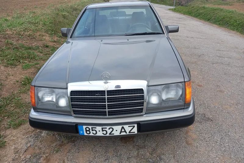Mercedes-Benz 200 - 300 • 1992 • 208,000 km 2