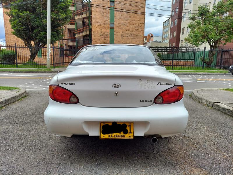 Hyundai Elantra • 2000 • 156,000 km 3