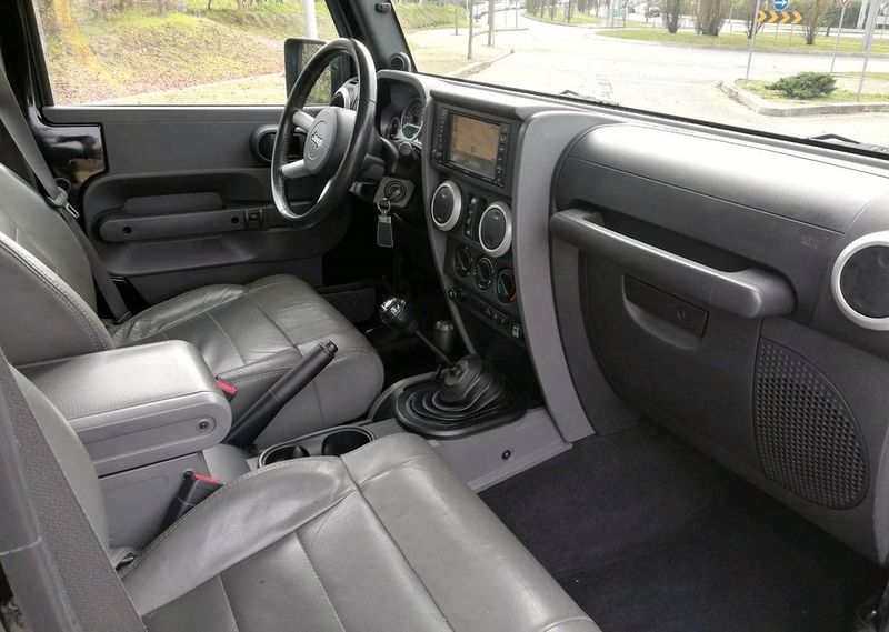 Jeep Commander • 2008 • 110,000 km 2