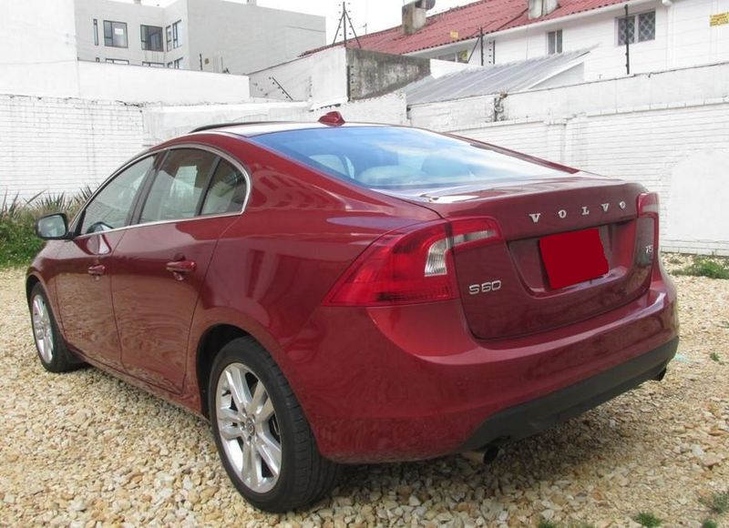 Volvo S60 • 2012 • 142,000 km 6