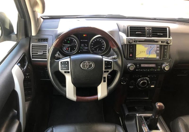 Toyota Land Cruiser • 2016 • 139,000 km 5