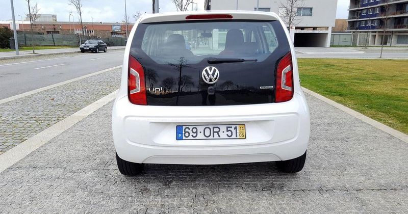 Volkswagen Beetle • 2014 • 4,000 km 3