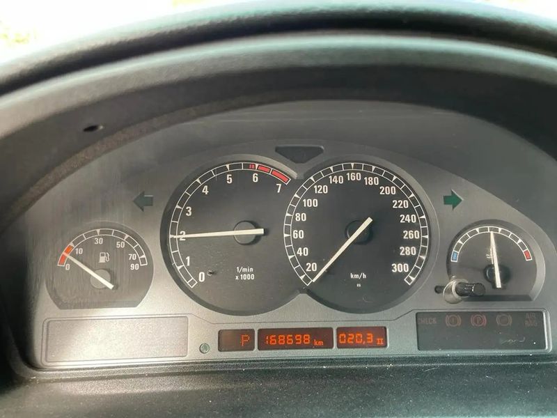 BMW 8 Series • 1990 • 168,000 km 7