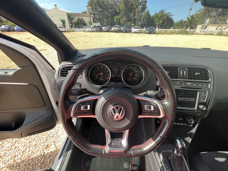 Volkswagen Polo • 2015 • 101,000 km 12